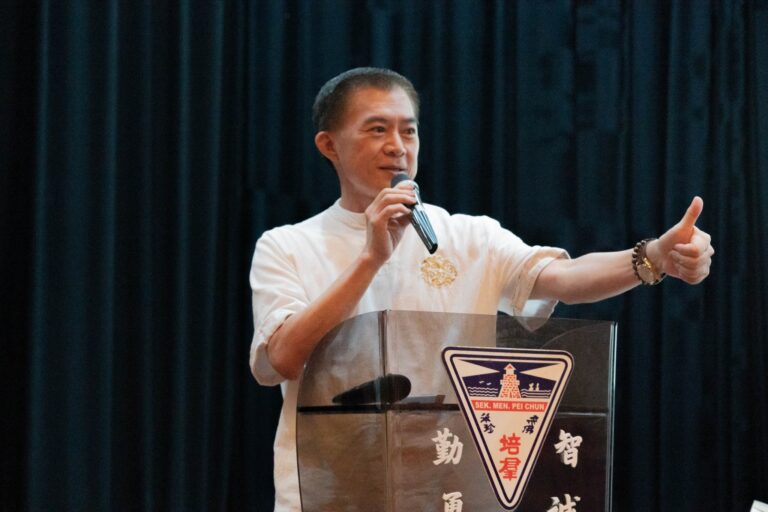 本校葉福明校长为新书分享会致欢迎词。