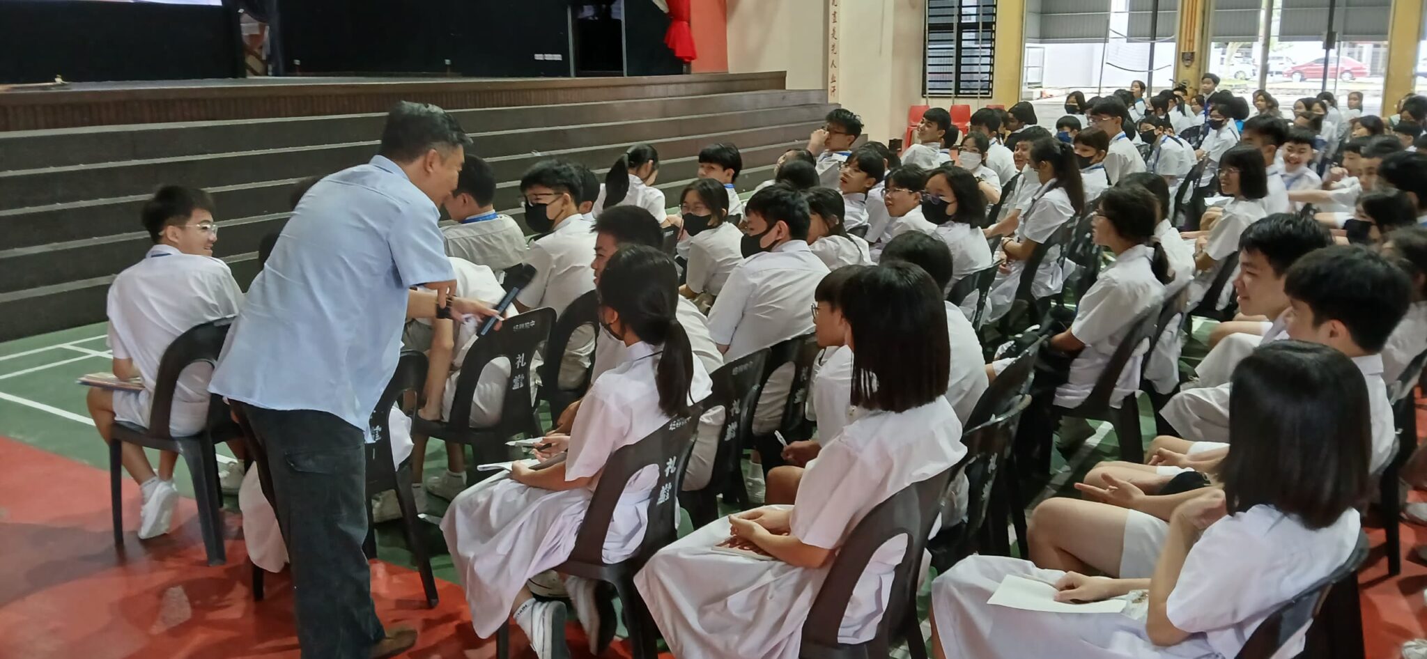 讲师和学生互动