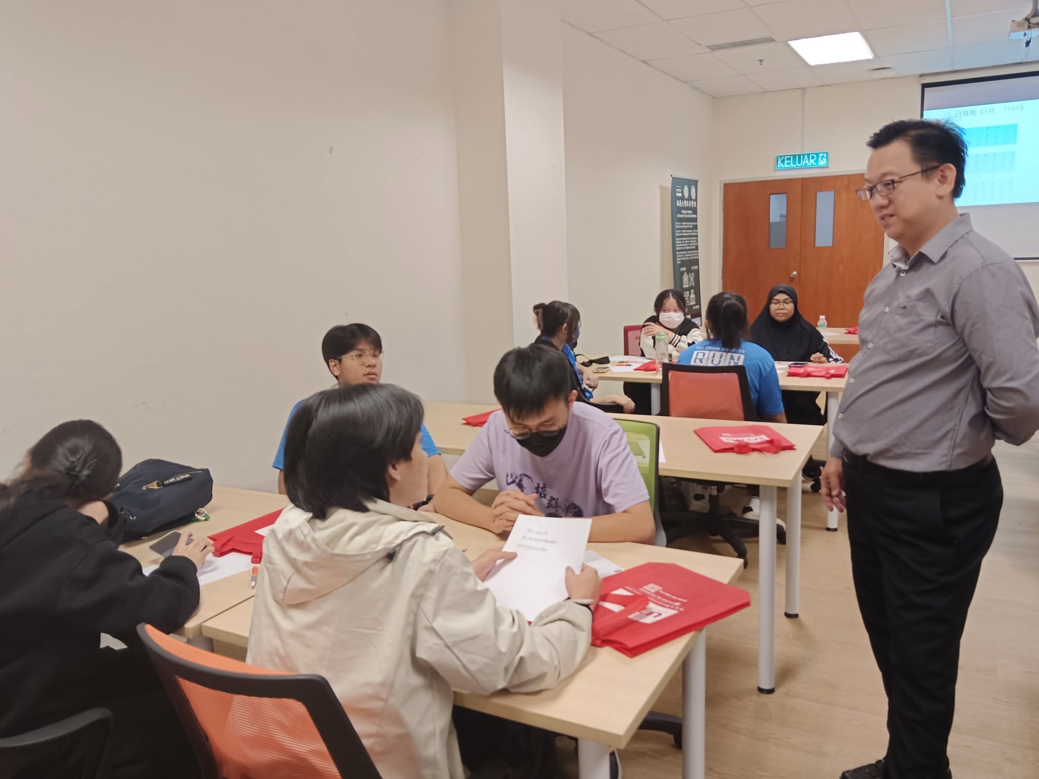 UTAR工作坊，教授与学生互动
