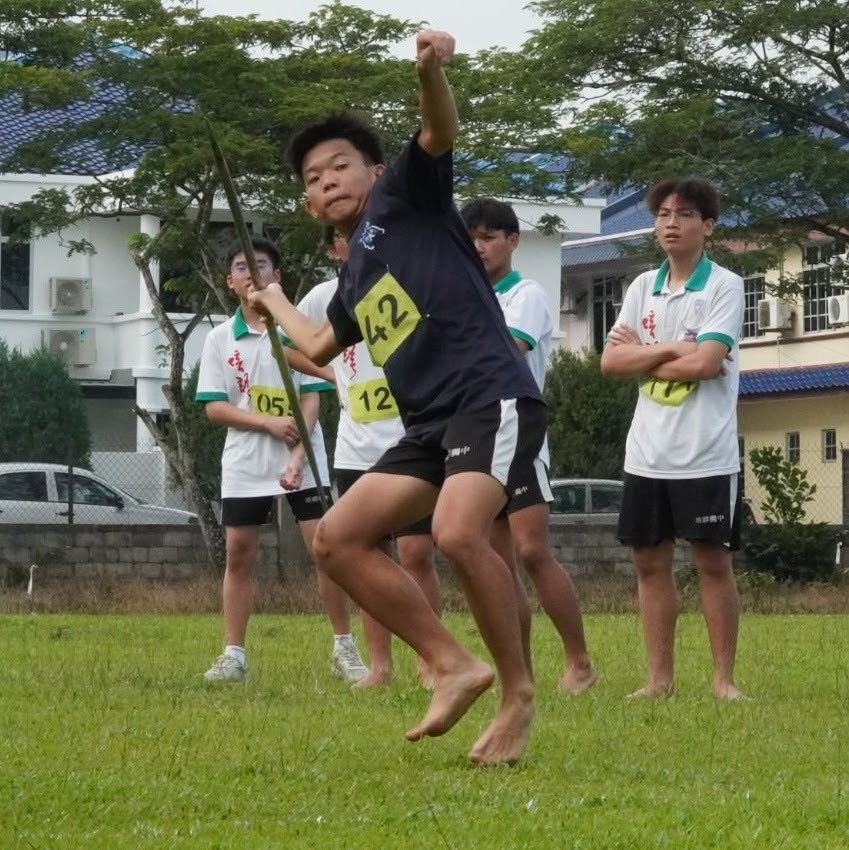 挥臂破风掷长空，校运会男乙组标枪赛