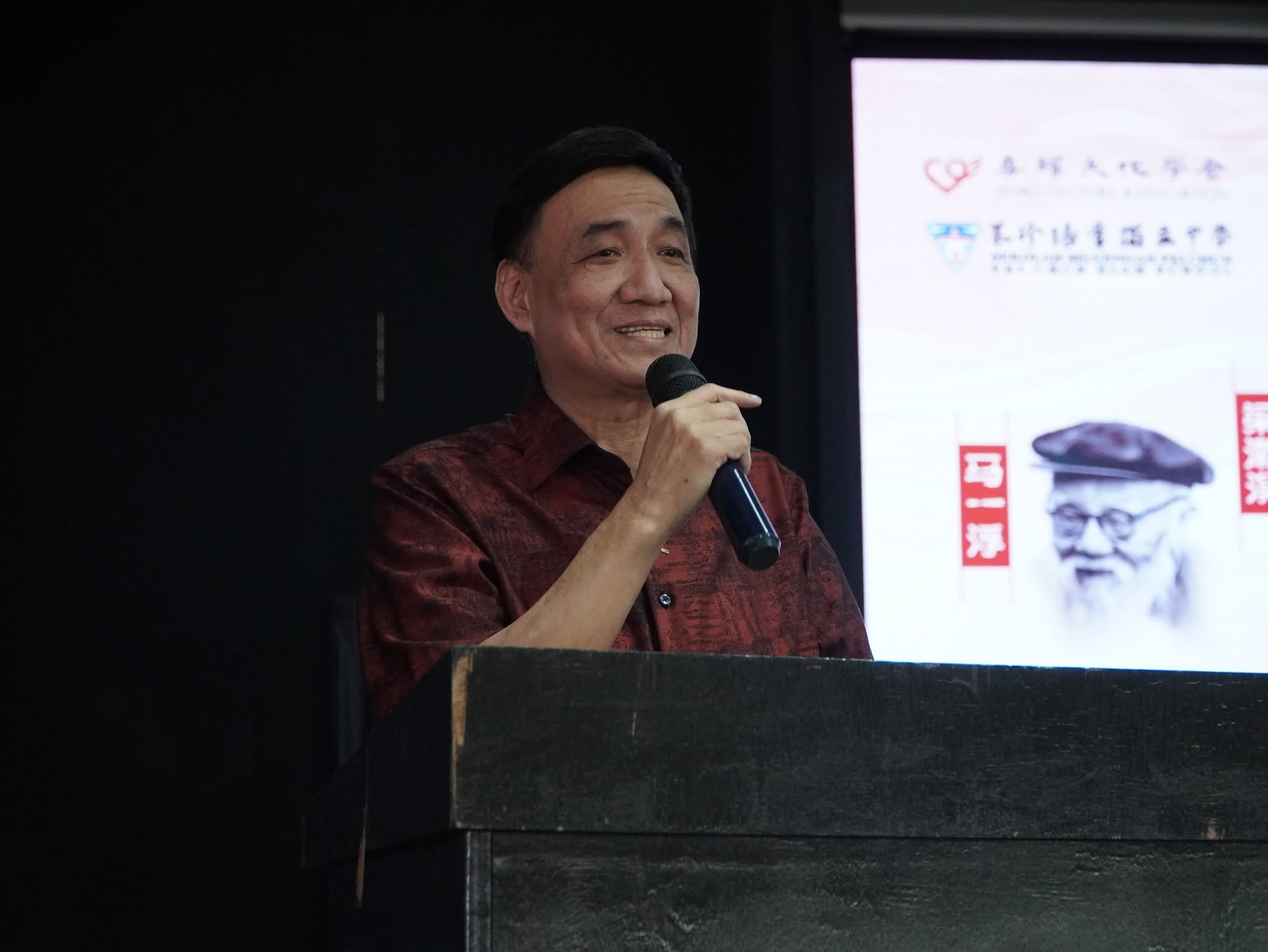 培群独中署理董事长拿督陈振福致词。