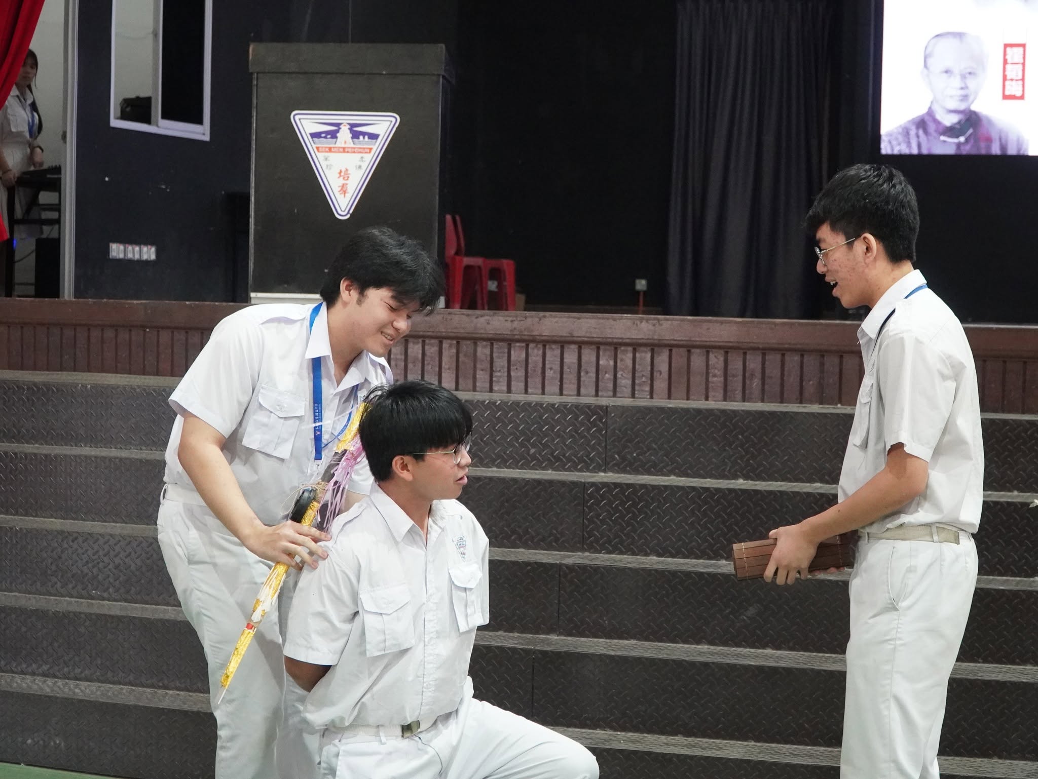 由学生演绎《在齐太史简》短剧，为开幕式暖场。