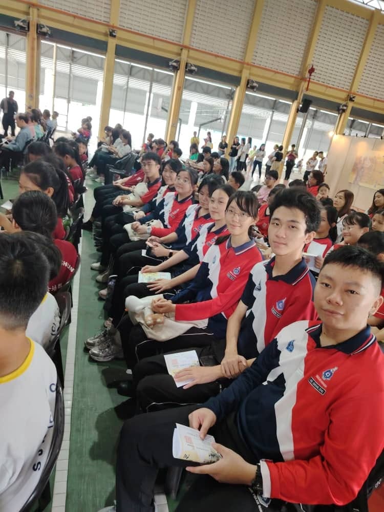北干那那国中三年级及五年级(Sekolah Amanah)华文学会学生也前来参观儒家展。