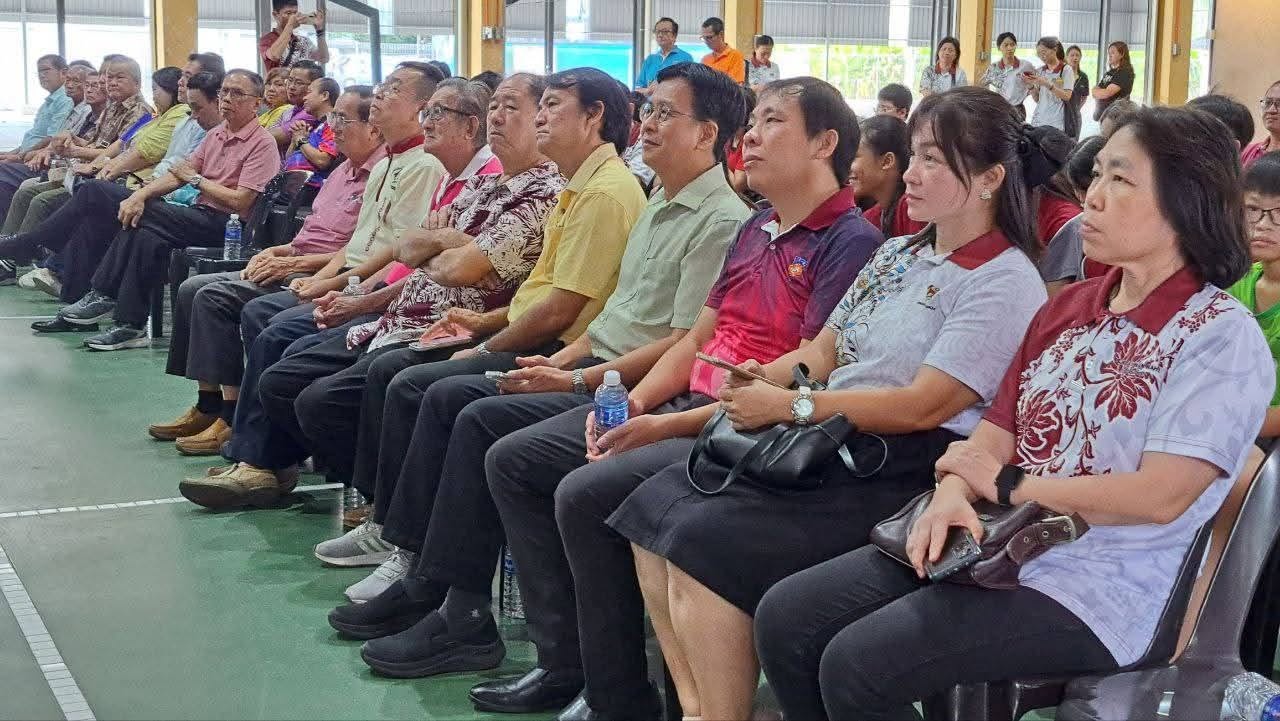 出席今早25间华小董家教观览儒家展的各校董事长、家协成员、校长及教职员踊跃出席观览启动仪式。