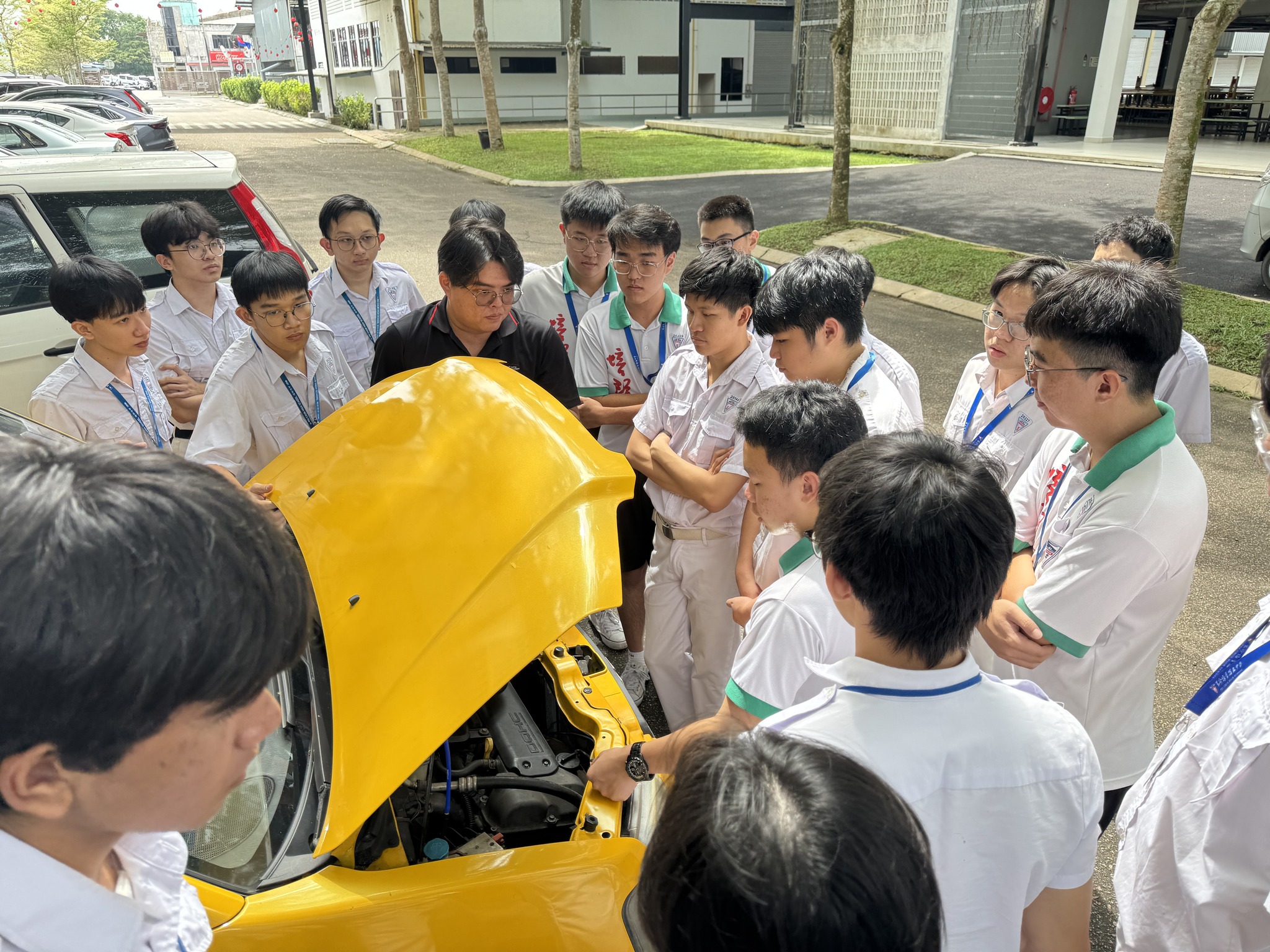 汽车维修工作坊