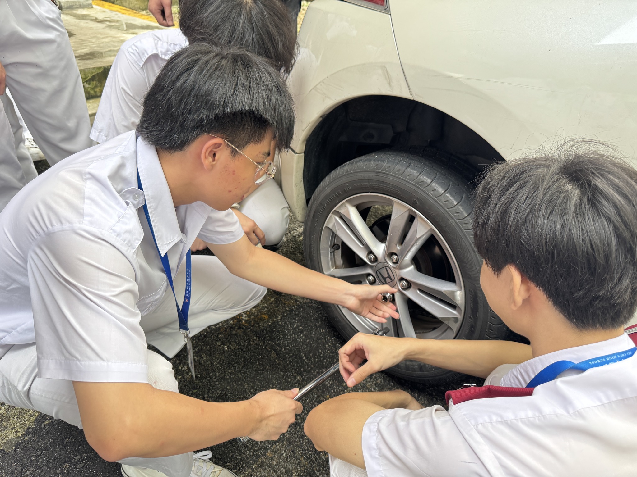 汽车维修工作坊