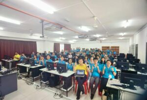 笨珍培群独中举办教师专业日1.0–“AI教学应用实作工作坊”