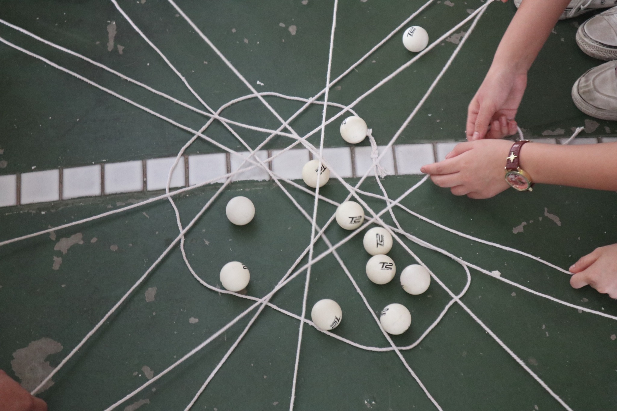 团体协作活动让营员们深刻领悟到：聚沙成塔，团结才是力量。