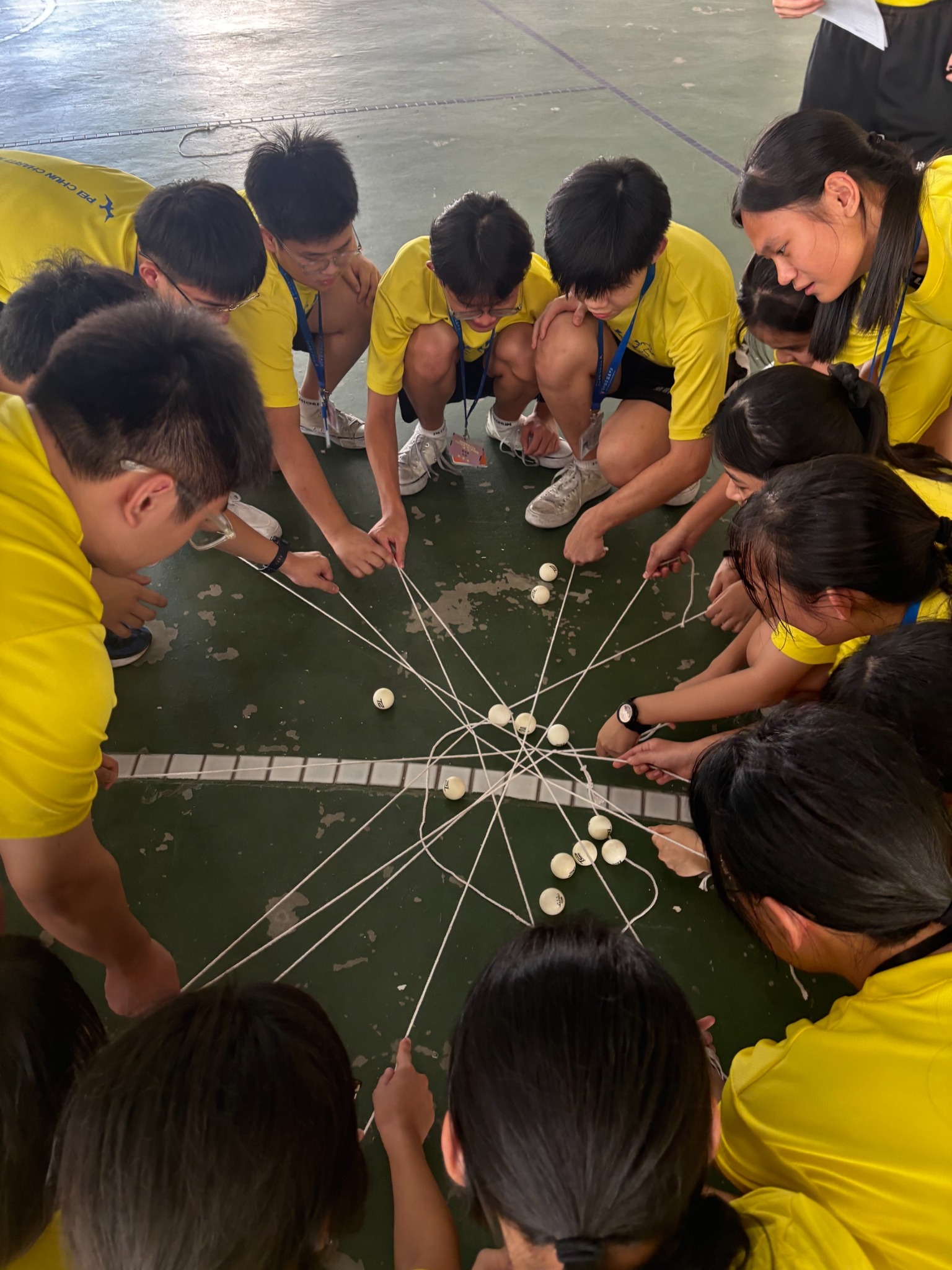 团体协作活动让营员们深刻领悟到：聚沙成塔，团结才是力量。