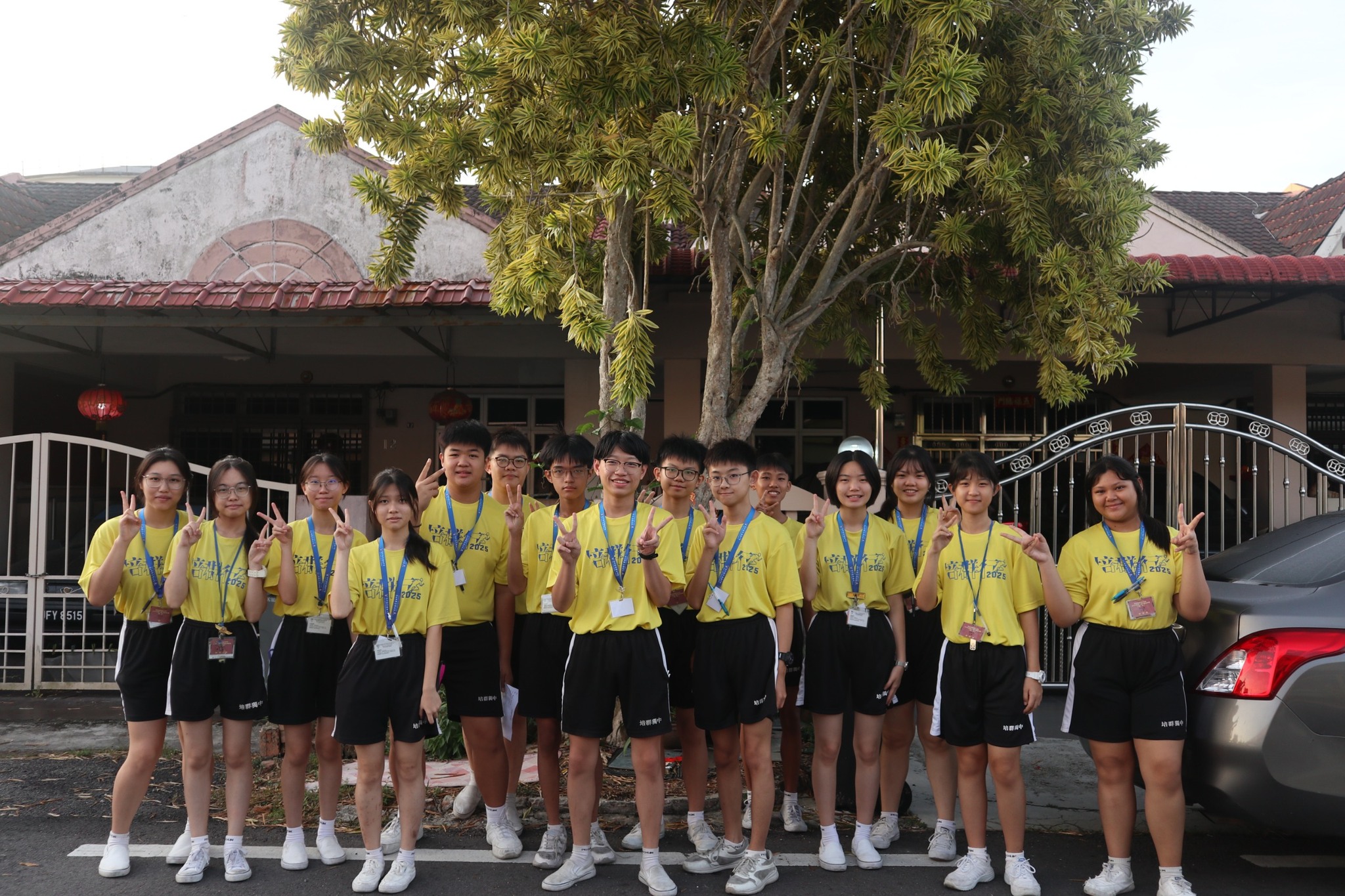 走出校外的实地挑战，考验了同学们在压力与时限下，如何通过沟通达成目标