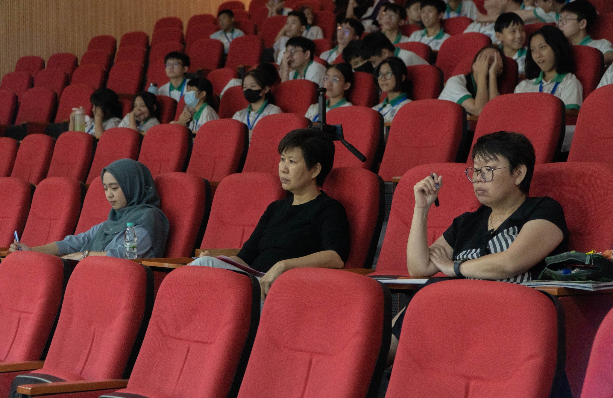 国语演讲评审-左起 Cikgu Balqis、林裕华老师、许秀云老师