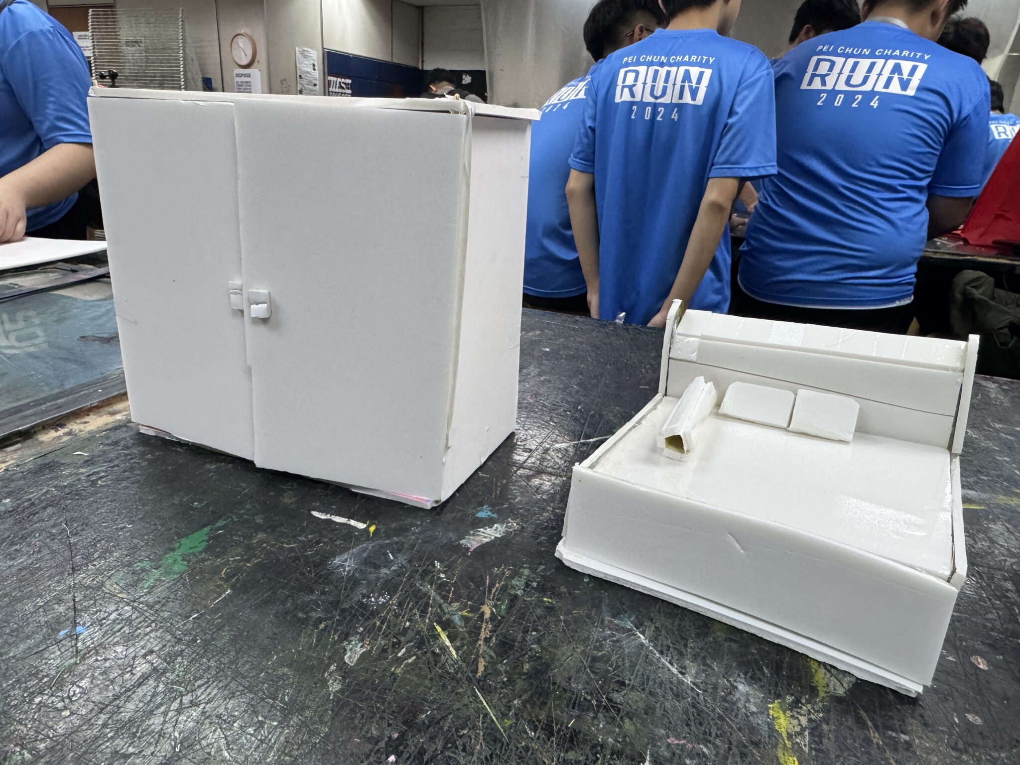 学生在First City University 参与设计工作坊。