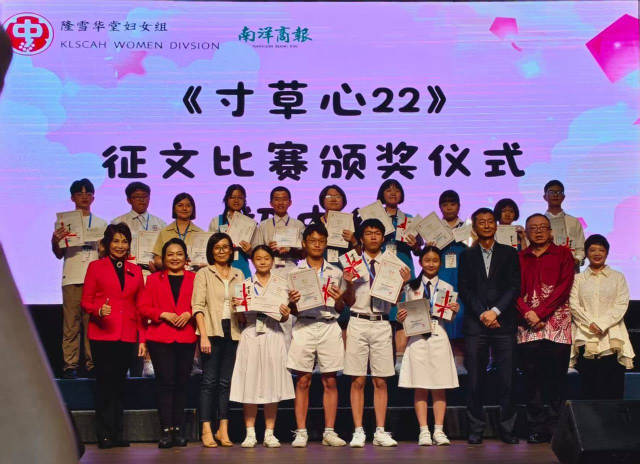 参与本次赛事学生获奖照。