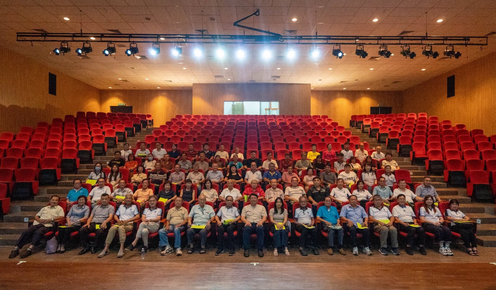 培群独中2026年赞助人大会圆满举行,与会赞助人、董事及行政代表齐聚李识霞演艺厅,见证学校迈向新阶段的重要时刻。