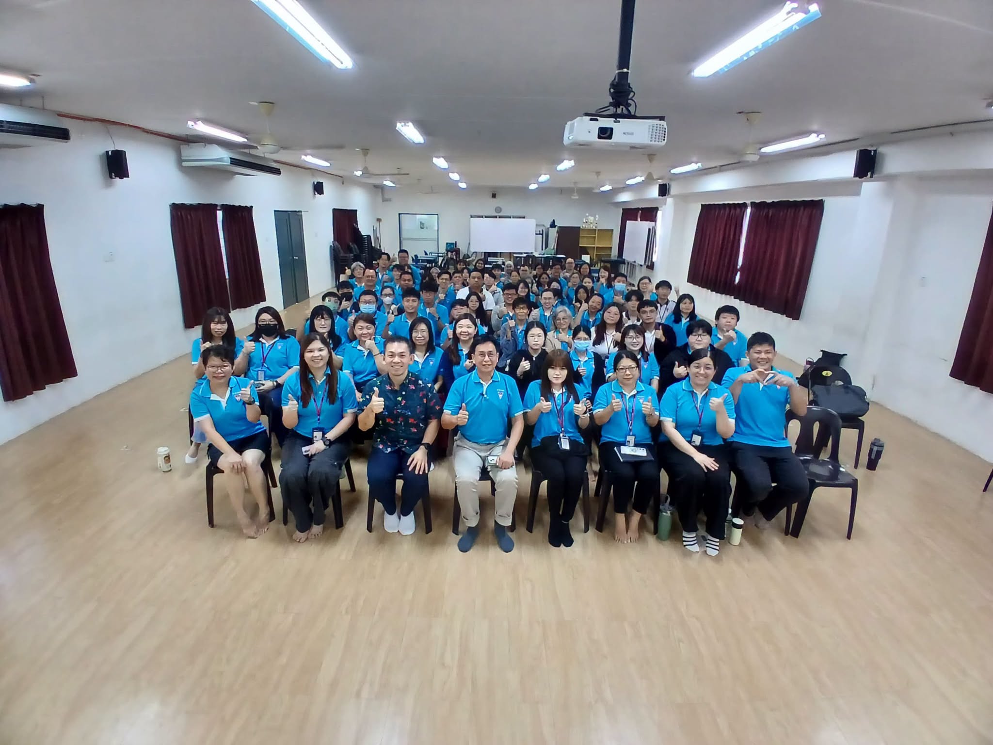 教师专业日2.0“守护校园安全”讲座合影。