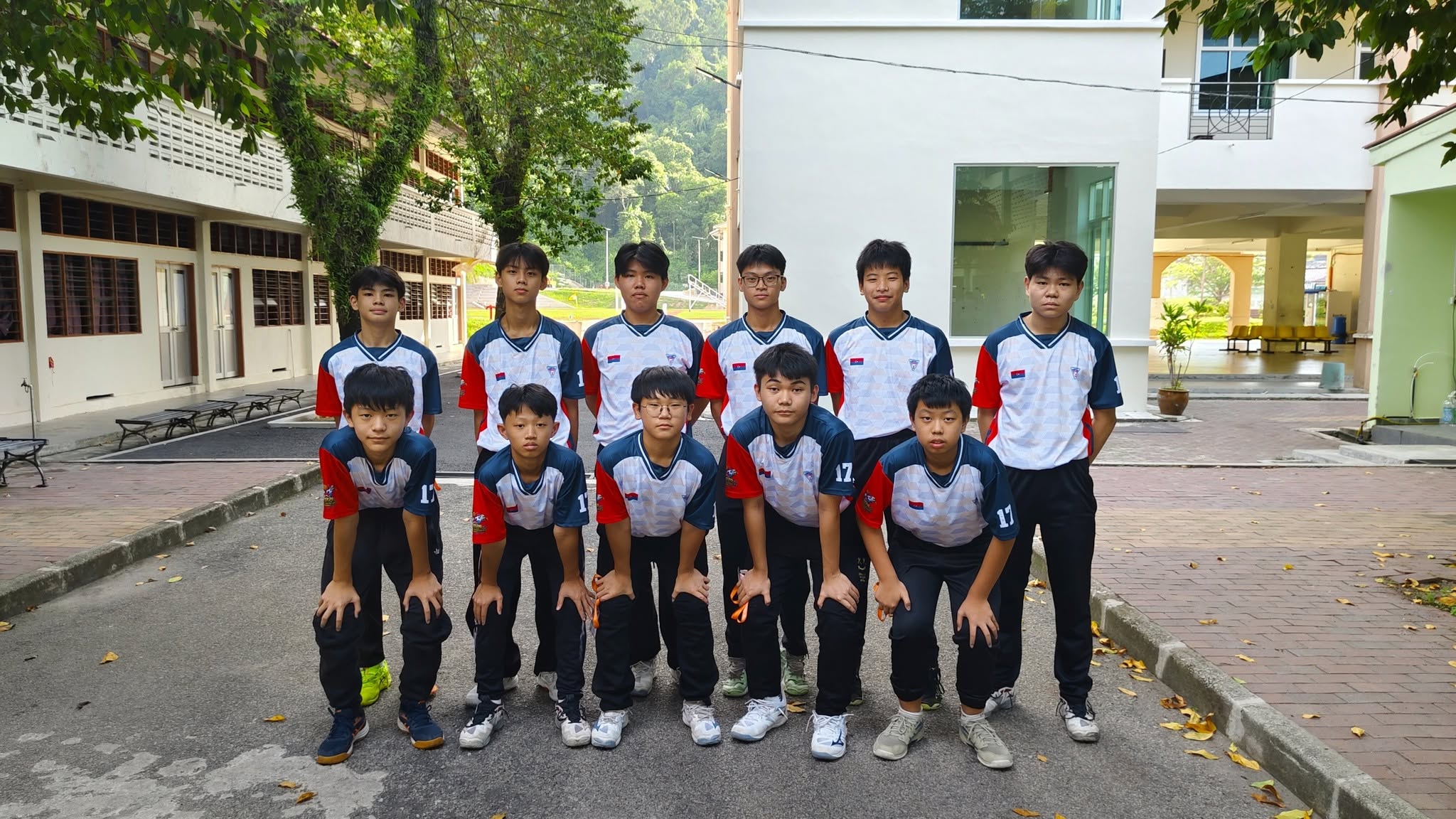 男子排球参赛学生合影