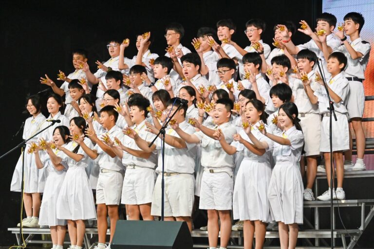 初二勇以满满的热情与活力，为舞台带来精彩演出
