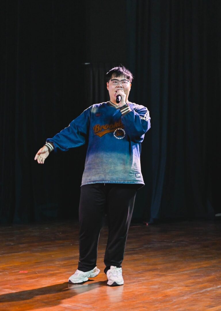 本校2016年毕业校友 小胖林利，也现身现场与学弟妹们互动