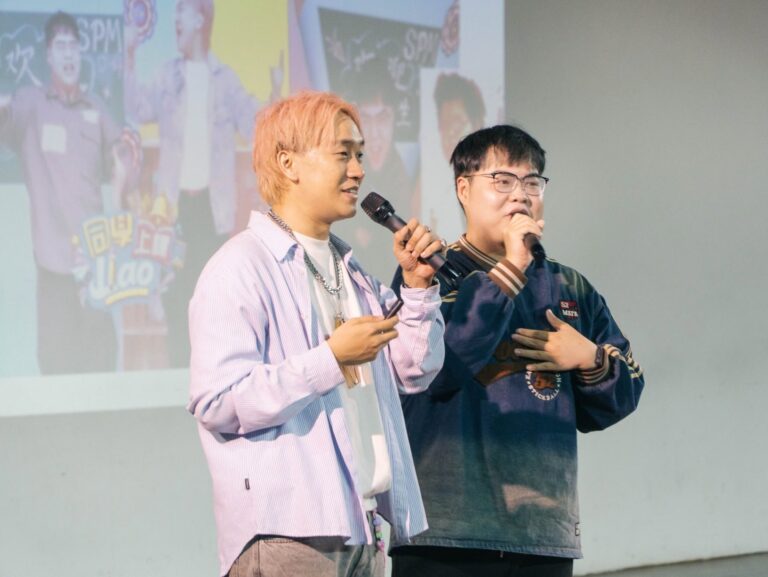 西西歪与小胖透过诙谐有趣的方式，现场分享