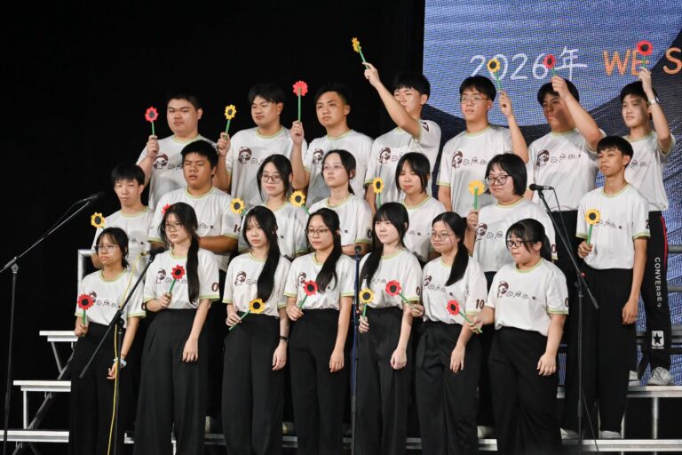 高三美歌声记录青春，艺术点缀梦想。