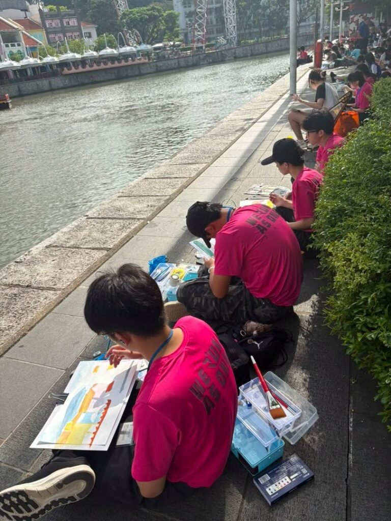 同学们在新加坡河畔旁体验现场写生5