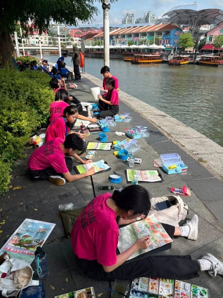 同学们在新加坡河畔旁体验现场写生6