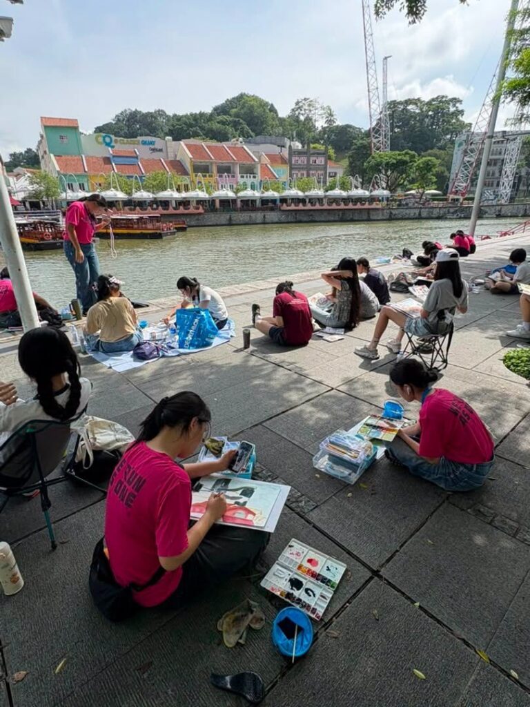 同学们在新加坡河畔旁体验现场写生8