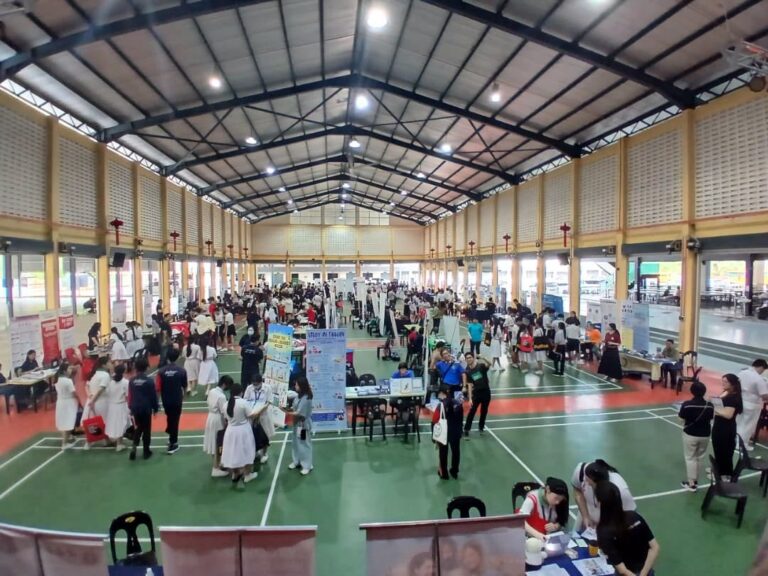 培群独中举办高等教育展，多所教育机构齐聚，为学生提供丰富的升学资讯。