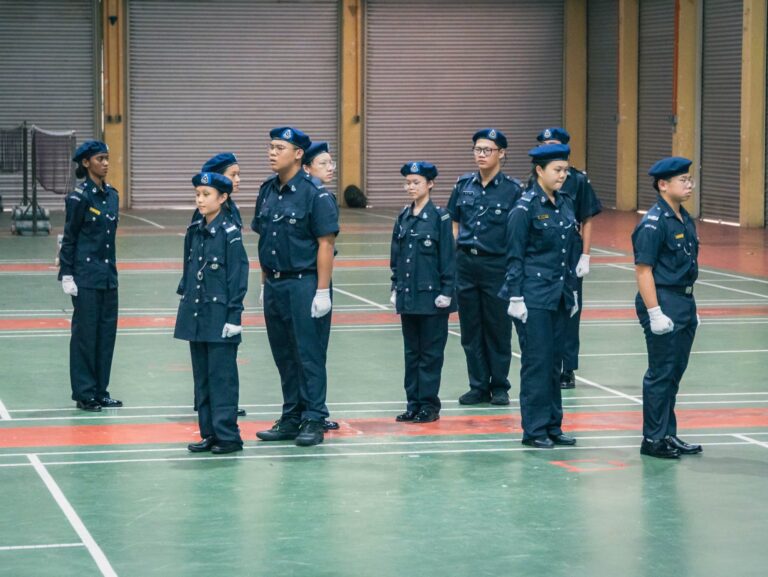 学生警察呈现花式步操2