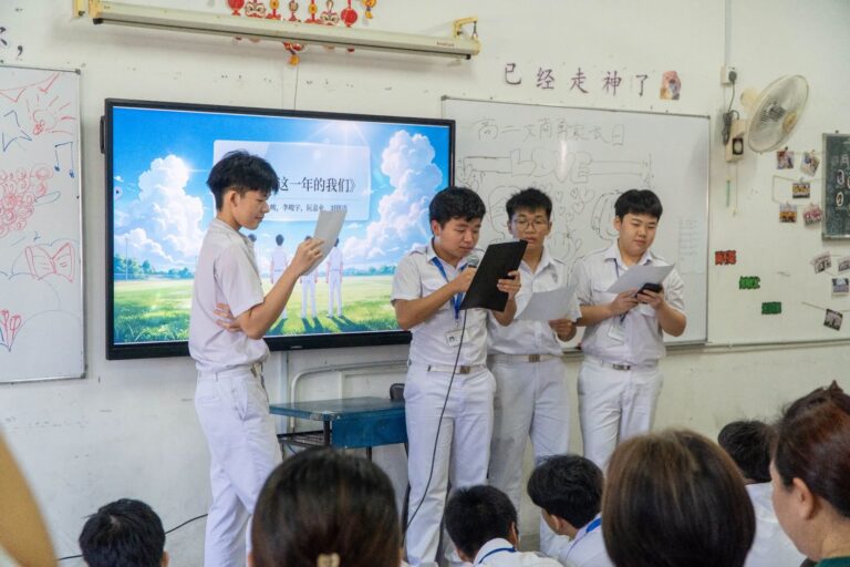 高二文商勇班学生精心策划活动，以满满的心意迎接家长，共度温馨时光。