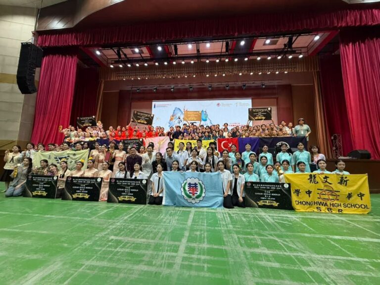 中学组竞赛中，来自柔佛州内多所学校的优秀舞者齐集一堂。