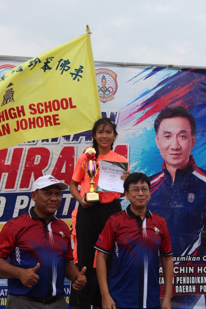 初三智班 杨小情同学，拿下 女子15岁组全场最佳运动员