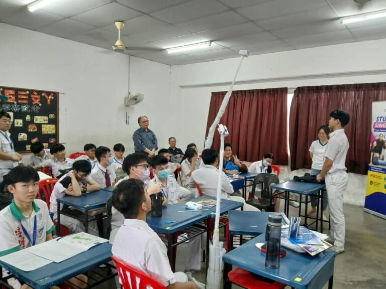 学生进行分享自己的想法与设计理念。