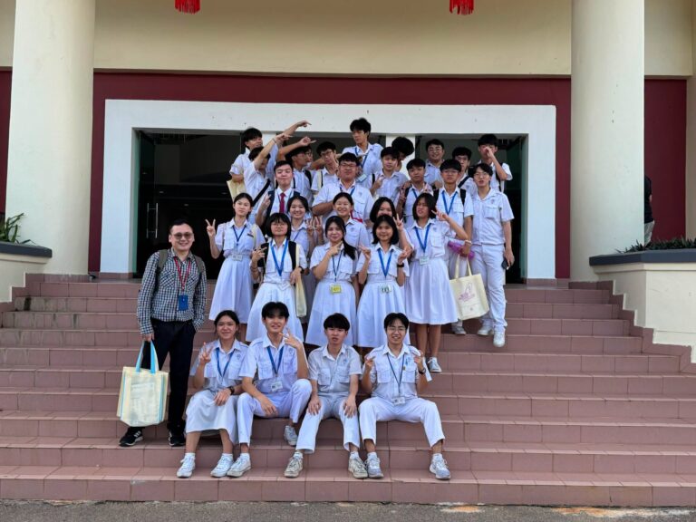 高三文商勇大合照
