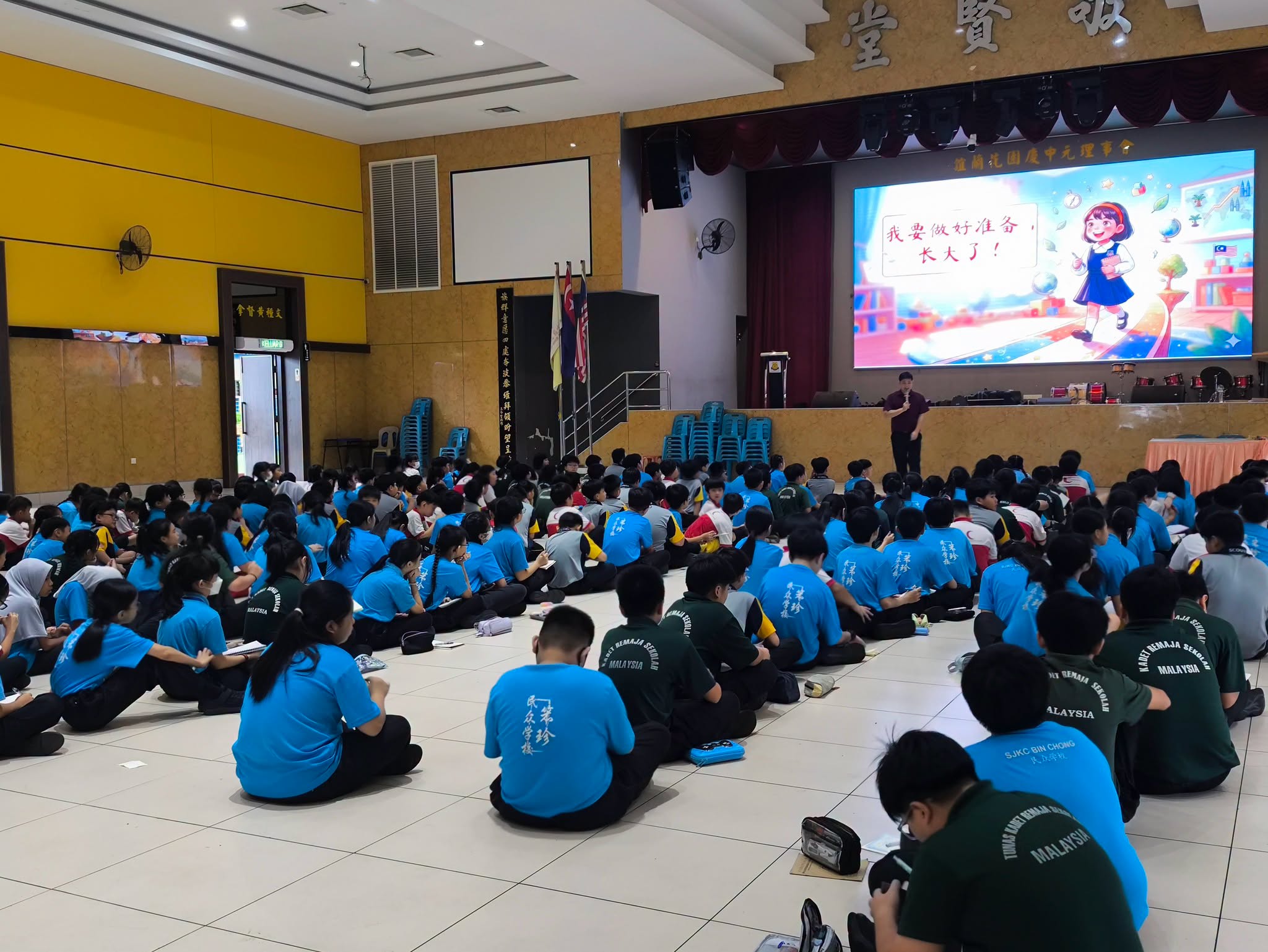 关老师从生活层面切入，带领学生认识成长所需承担的责任。