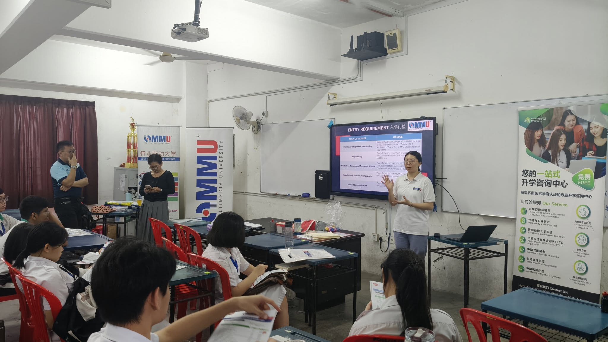 学生体验密码安全活动，透过电脑模拟密码破解时间，认识强密码的重要性，提升网络安全意识。