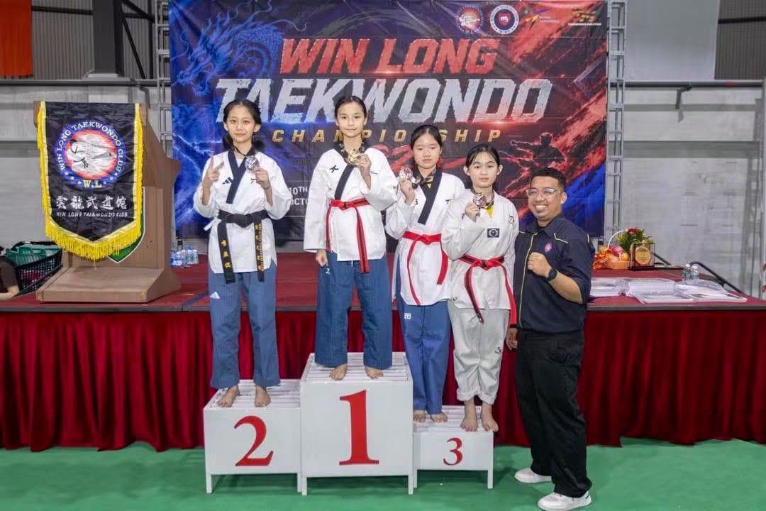 右二为 林靚萱同学